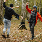 Grupa pilna. Slackline meistarklase kopā ar Pēteri