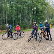 Grupa pilna. Velo brauciens ar velo entuziasti Ingu